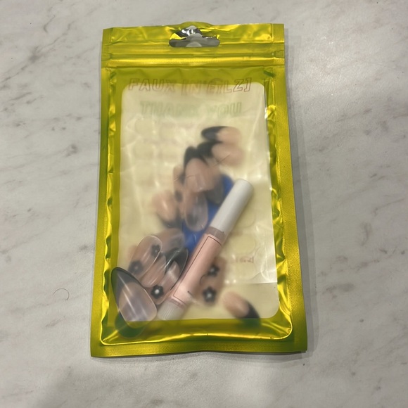 Press on Gel Nails - Picture 2 of 2